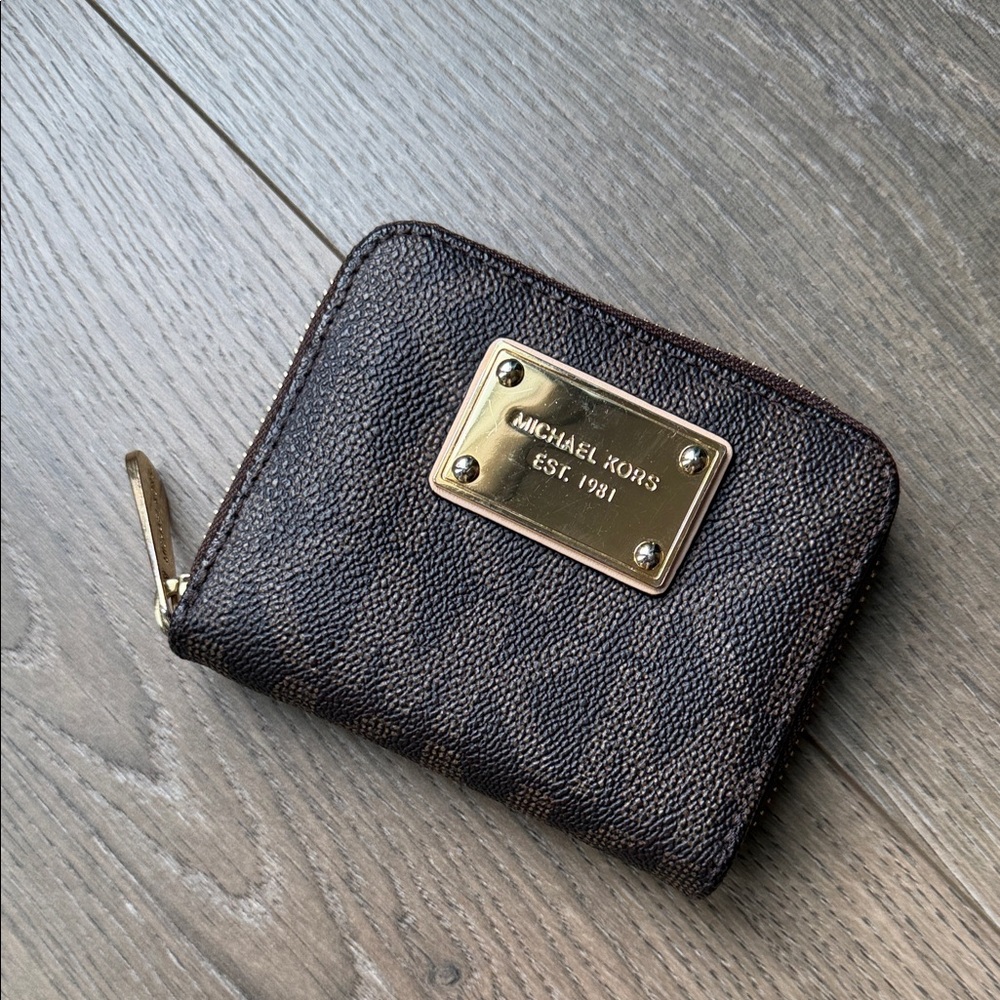 Michael Kors Zip Wallet